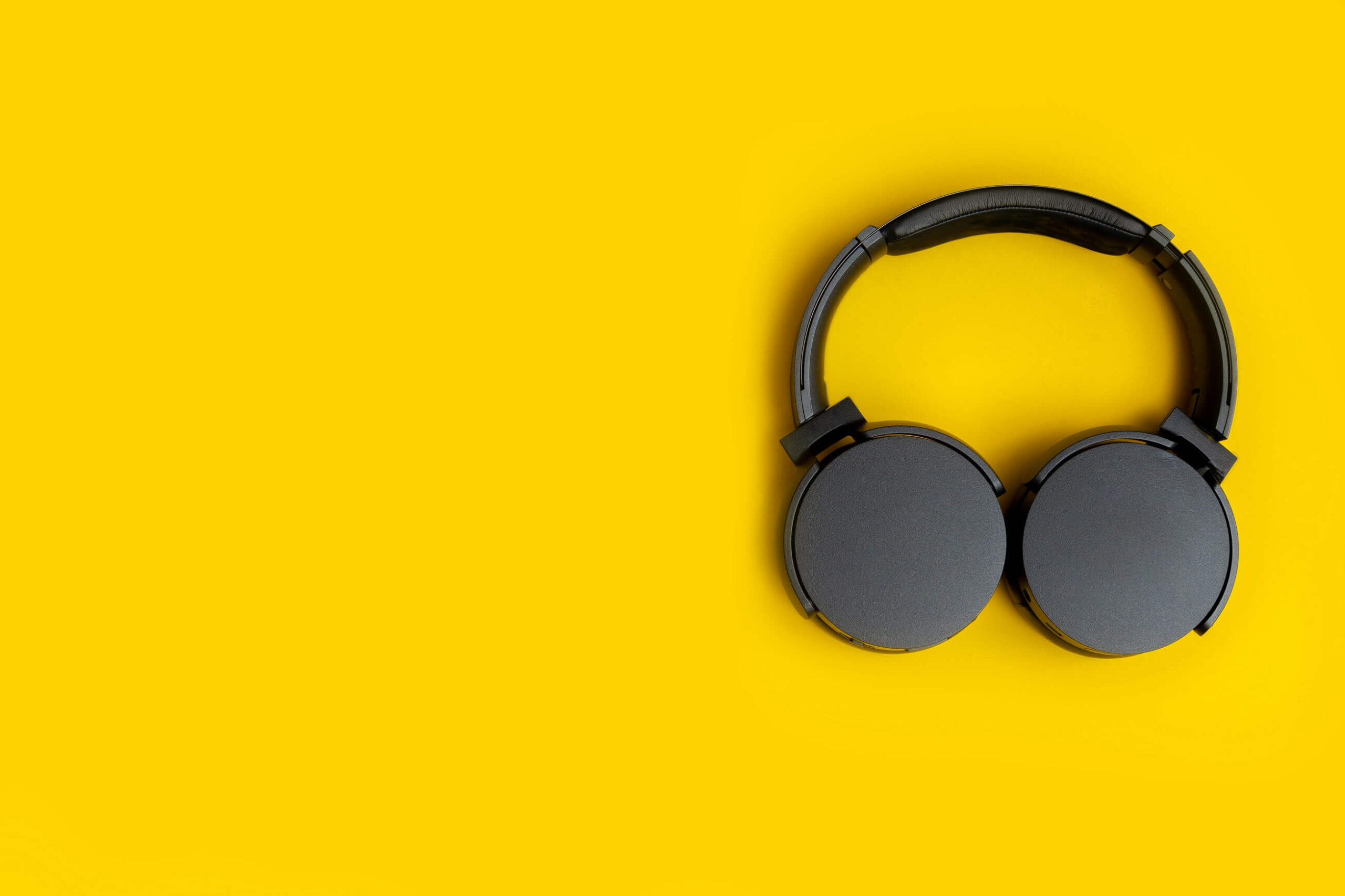 headphones-on-yellow-background-2022-06-17-23-29-03-utc.jpg